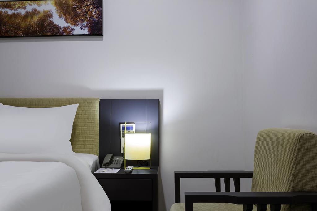 Calista Sai Gon Hotel Хошимин Екстериор снимка